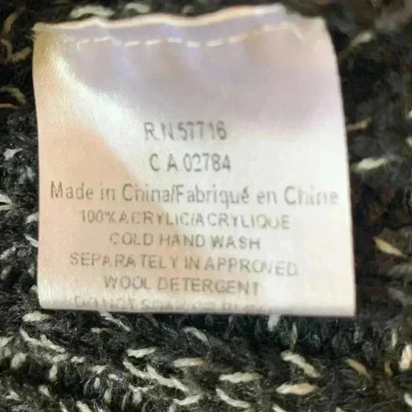 Papillion  Krochetta 100% acrylic sweater with three buttons up the front w hood - Picture 5 of 7